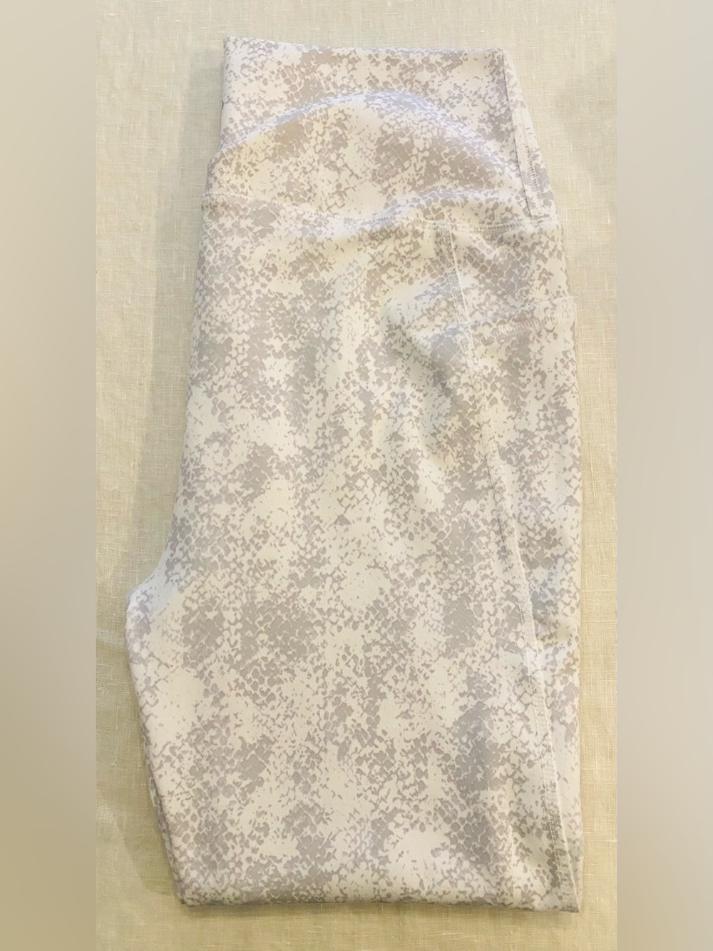 NWOTs RBX Light Gray and White Snakeskin Print Leggings